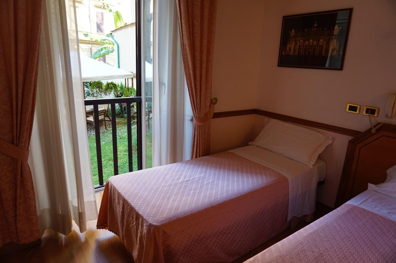 Hotel Green Hotel 2*